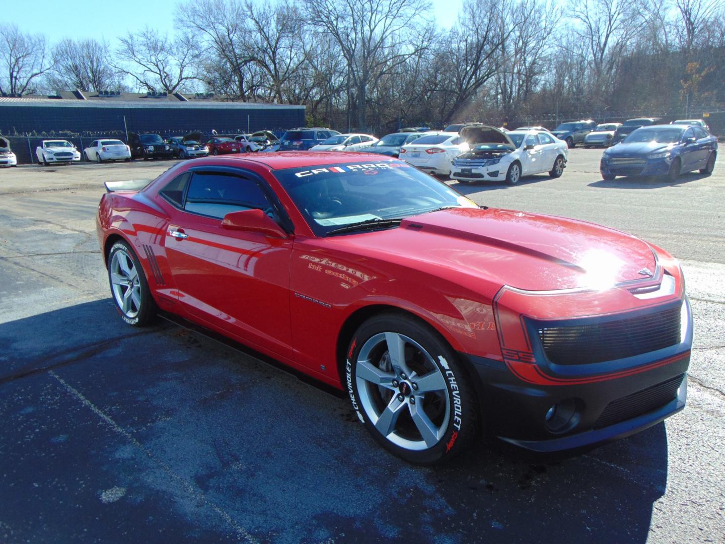 2010 Red Chevrolet Camaro (2G1FK1EJ1A9) with an V8 6.2 Liter engine, Automatic, 6-Spd w/Overdrive and TAPshift transmission, located at 2105 Dixie Hwy, Louisville, KY, 40210, (502) 772-3333, 38.220932, -85.795441 - Photo#5